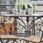 Appartement Haussman Et Son Balcon - Welkeys