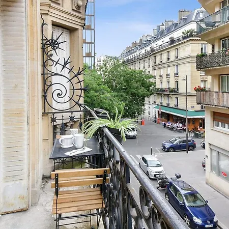 Haussman Et Son Balcon - Welkeys * Parigi
